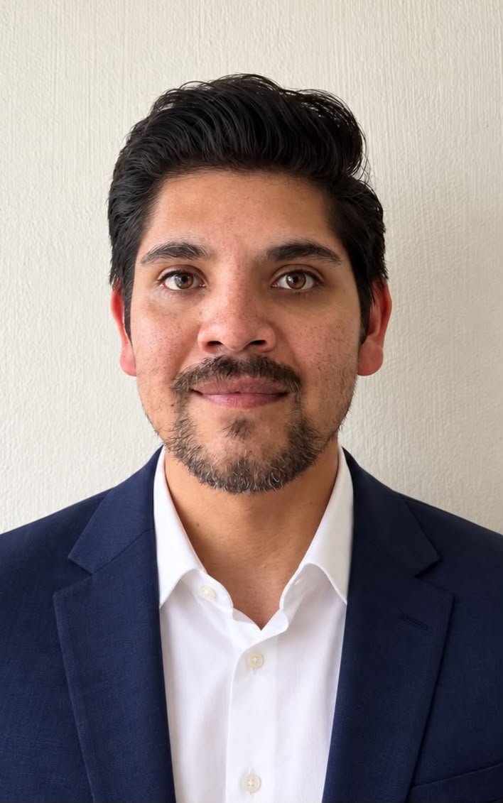 Lic. Ernesto Eliasib  Flores Castellanos 